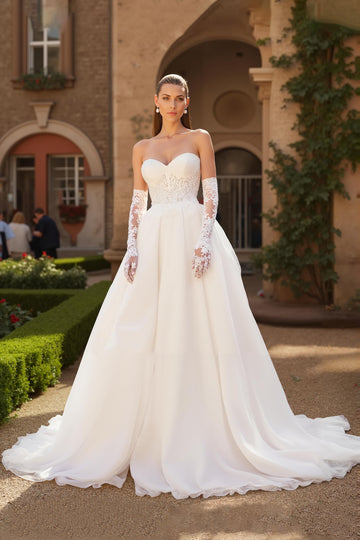 Une ligne Corset bustier ivoire Sweetheart Tulle Court Train Robe de mariée avec dentelle